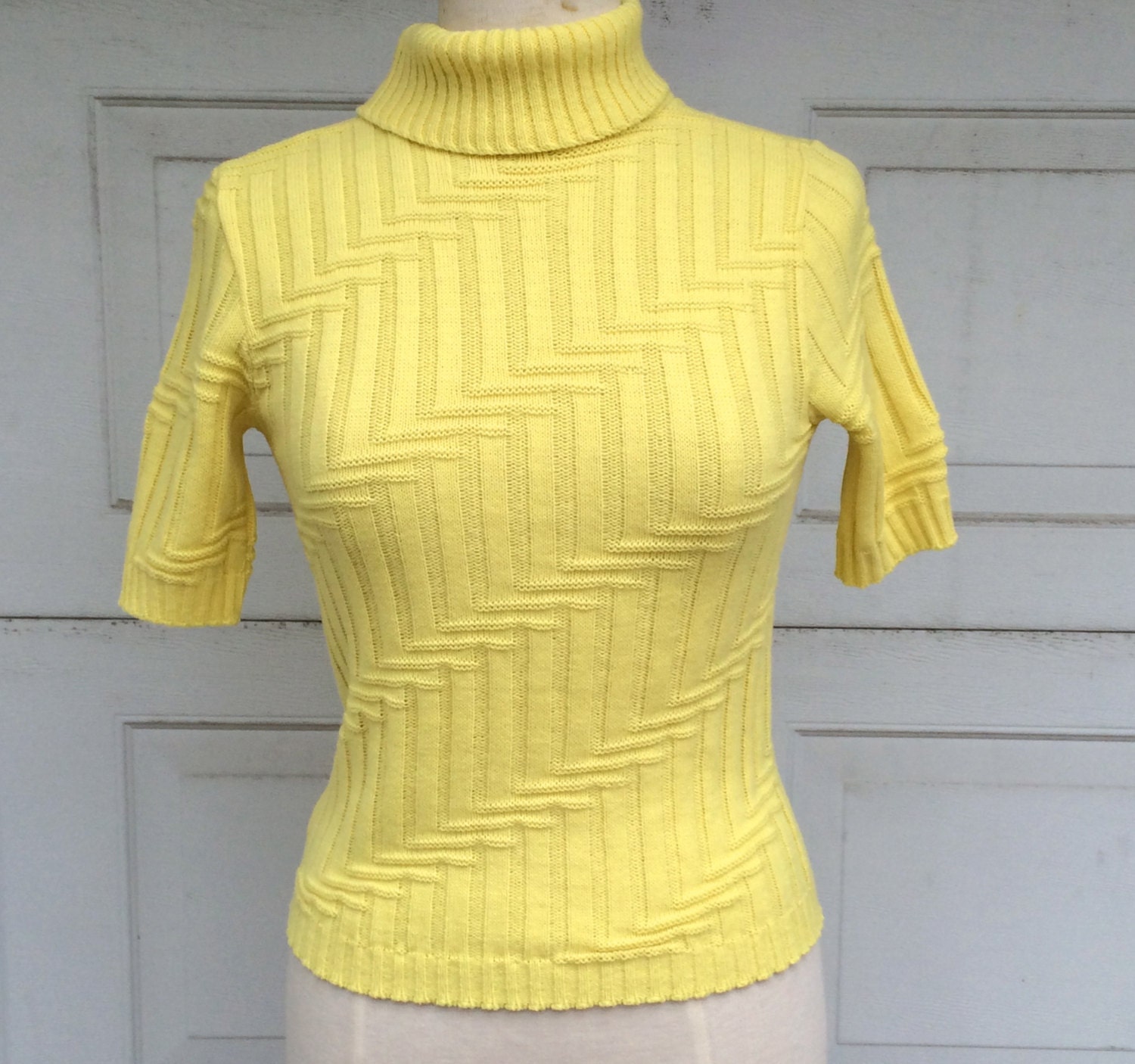 Butter Yellow Short Sleeve Turtleneck Sweater 60s 70s vintage