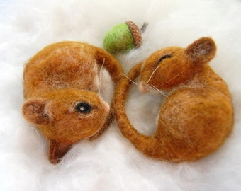 Harvest Mice Needle Felted. Pair of Mice. Two Felted Mice. Cute Mice Sleeping. Needle Felt Mice. Autumn Decoration. Miniature Mice Figures