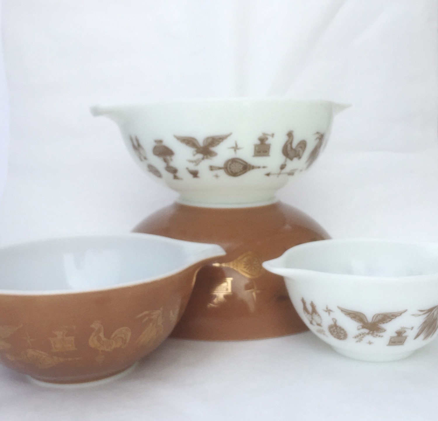 Early American Pyrex Cinderella Mixing Bowls: Set of Four in