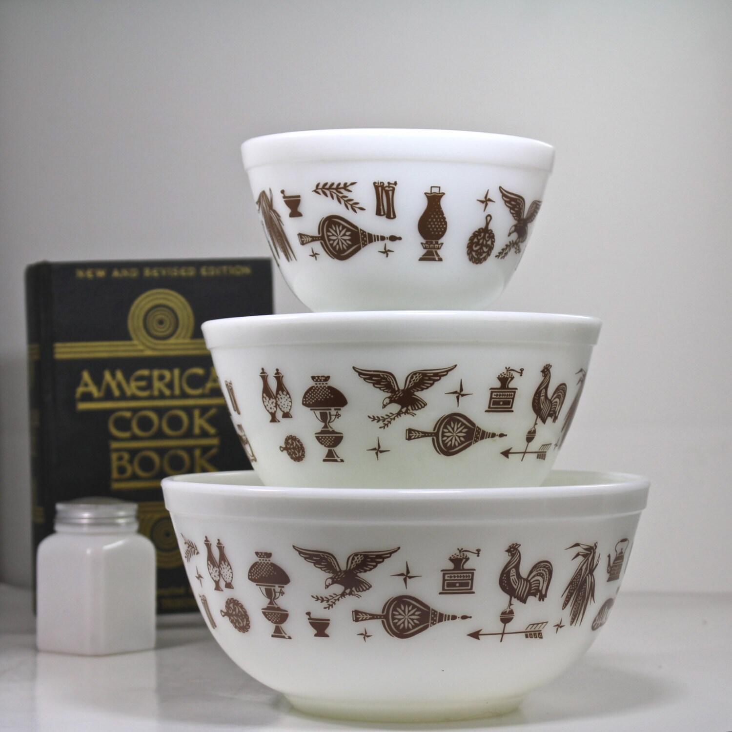 Pyrex Early American nesting bowls x 3
