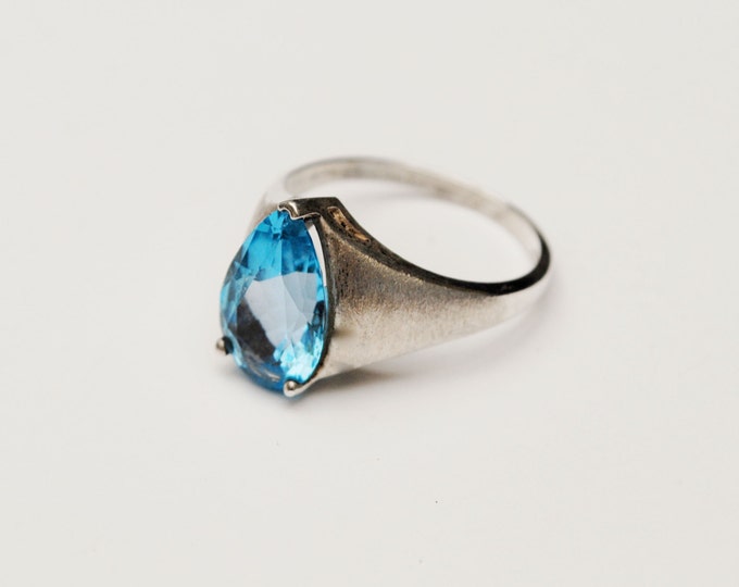 Blue topaz sterling Ring size 9 1/2