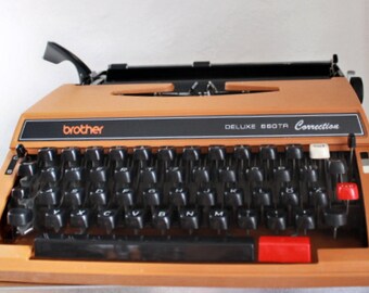 Typewriter Brother de Luxe vintage manual typewriter brown portable