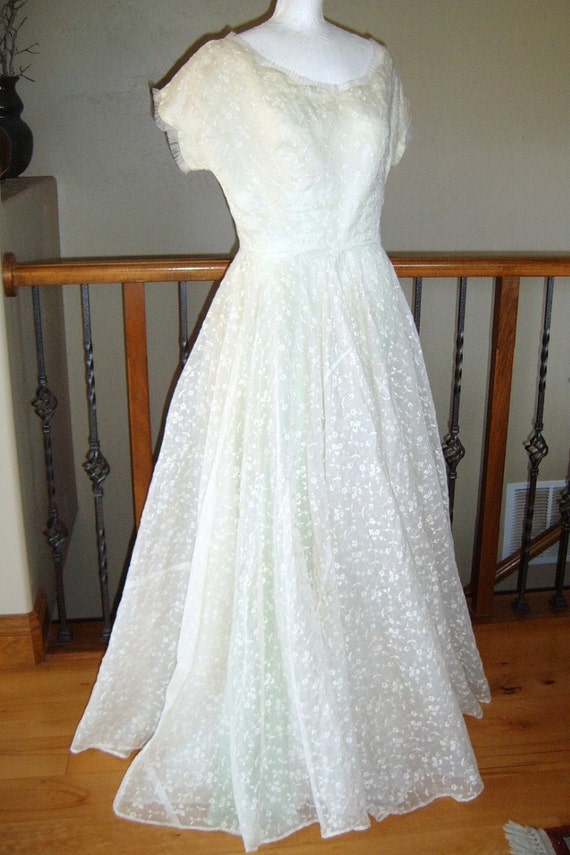 Vintage 1950 s Eyelet  Wedding  Dress  Full Length with