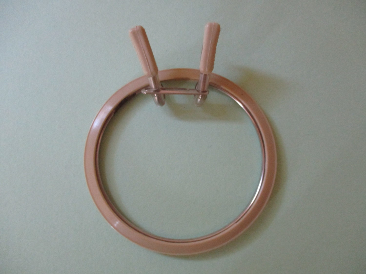 Vintage Embroidery Hoop 4 Round Metal and Plastic Spring