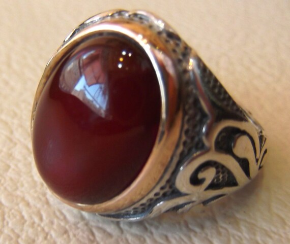Grande bague vintage ovale en pierre orangée (cornaline