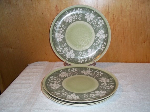 Vintage Oneida Melamine Set of 4 Dinner Plates Green with Leaf