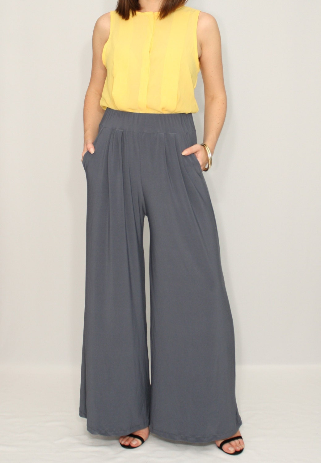 With a varied array of culottes, joggers and leggings, our women's trousers edit has it all. This carefully curated collection has everything from directional contemporary tailoring and wide leg trousers to festival-ready nostalgic vintage-inspired styles.