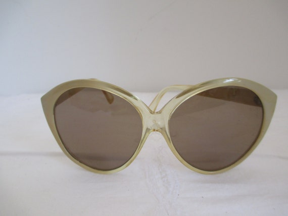 vintage sunglasses from the 70's yellow frame big glasses