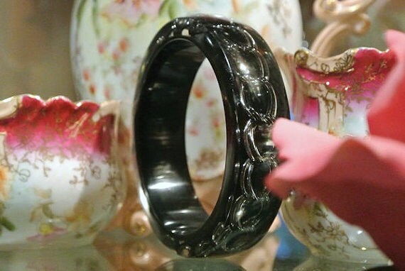 1950s Vintage Lucite Bangle Encased Chain Translucent Mid Century Chunky Black Bangle Gothic Midcentury Fashion Statement Piece Bracelet