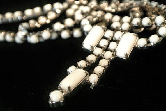 Milk Glass Necklace Bib Choker 1950s Mid Century Vintage White Glass Necklace Antique Art Deco Revival Necklace Wedding Bride Bridal Glam