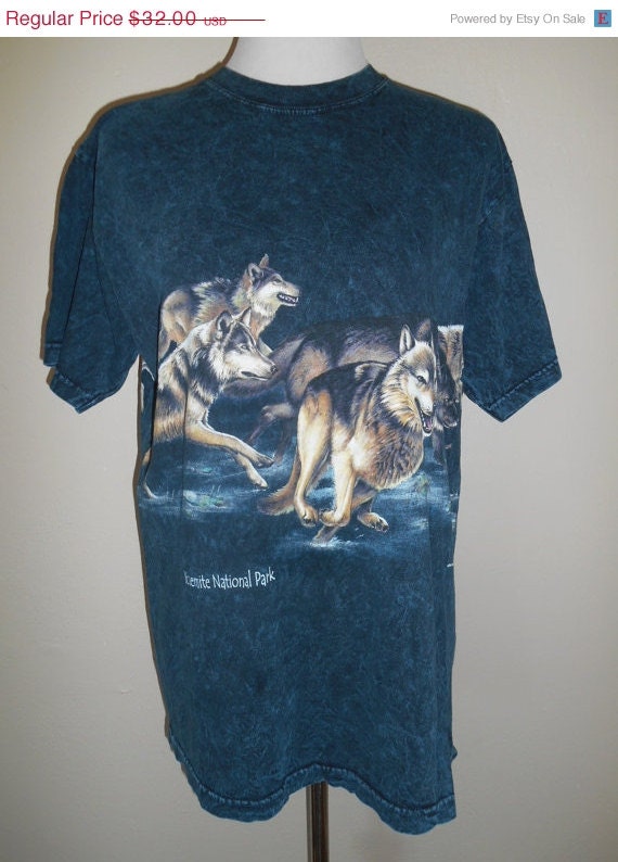 SALE Vintage 90s wolf wolves tee t shirt by ATELIERVINTAGESHOP