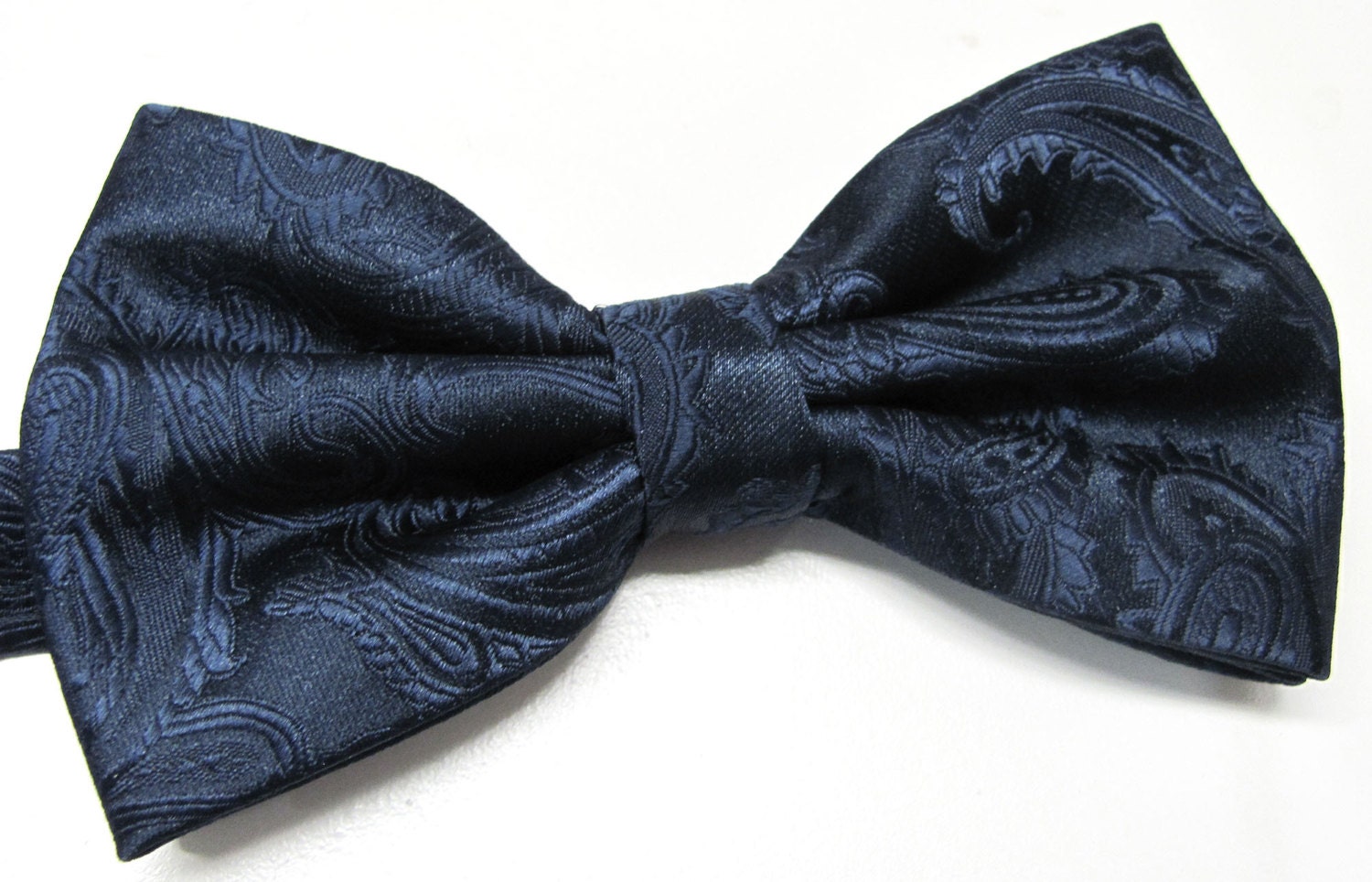 Mens Bowties. Navy Blue Paisley Bow tie With Matching Pocket