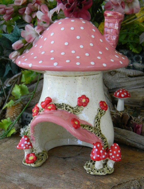 Ceramic Mushroom Fairy Toad House Red Amanita mushrooms