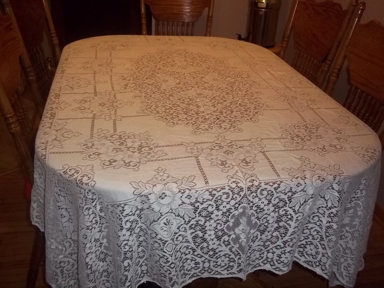 Beautiful Vintage Quaker Lace Jubilee Tablecloth in original