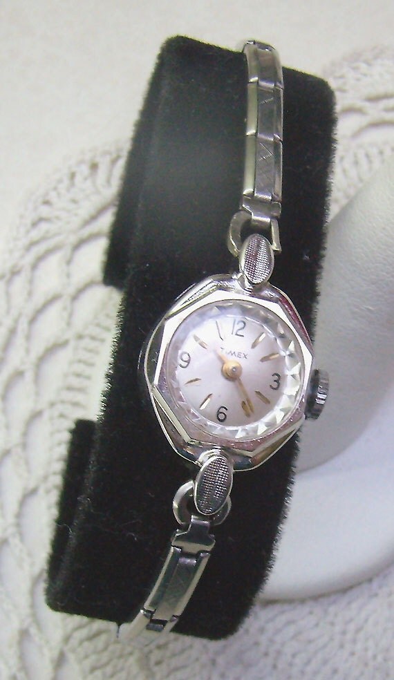 Vintage Ladies TIMEX Wrist Watch Silver by rosiesvintageshop