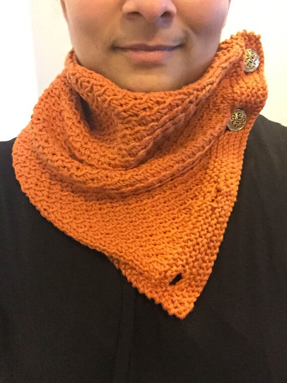 Buttoned Cowl in Diagonal Lace Pattern