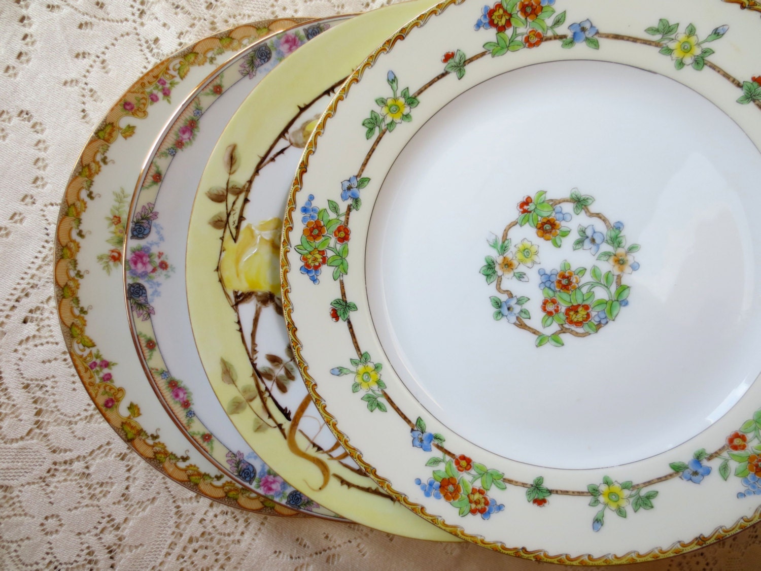 Set of 4 Mismatched China Dinner Plates. Floral Plates. Mix