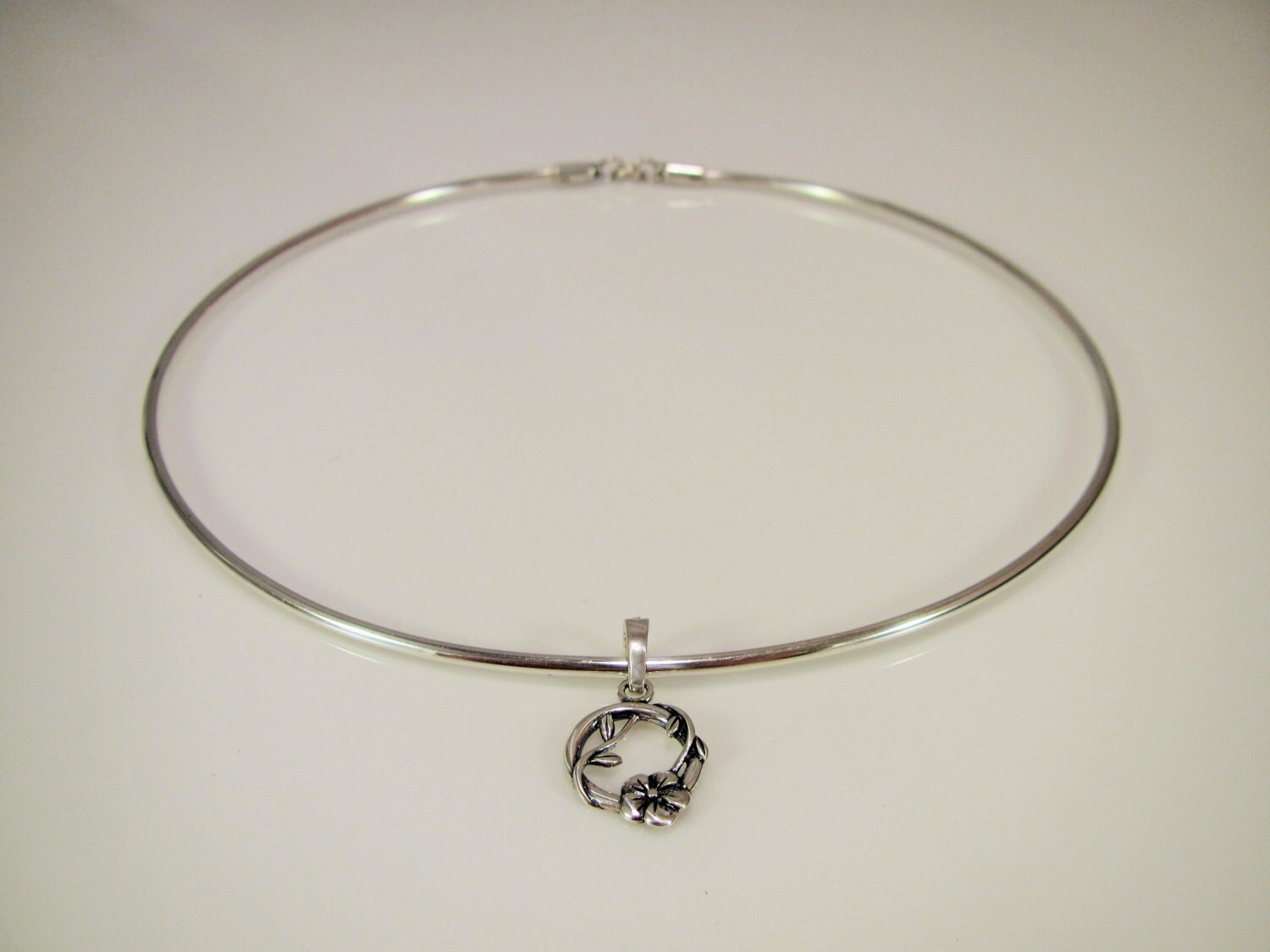 Sterling Silver Discreet Day Collar Locking Thin Round Wire
