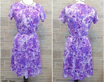 70s floral dress in shades of purple - large/plus