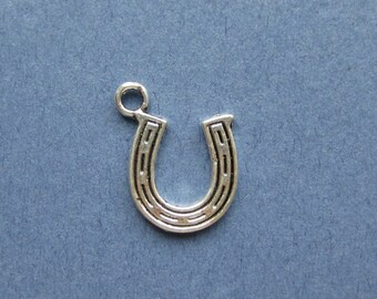 10 Horseshoe Charms - Horseshoe Pendants - Horseshoes - Horseshoe - Antique Silver - 16mm x 14mm --No.130-10602)