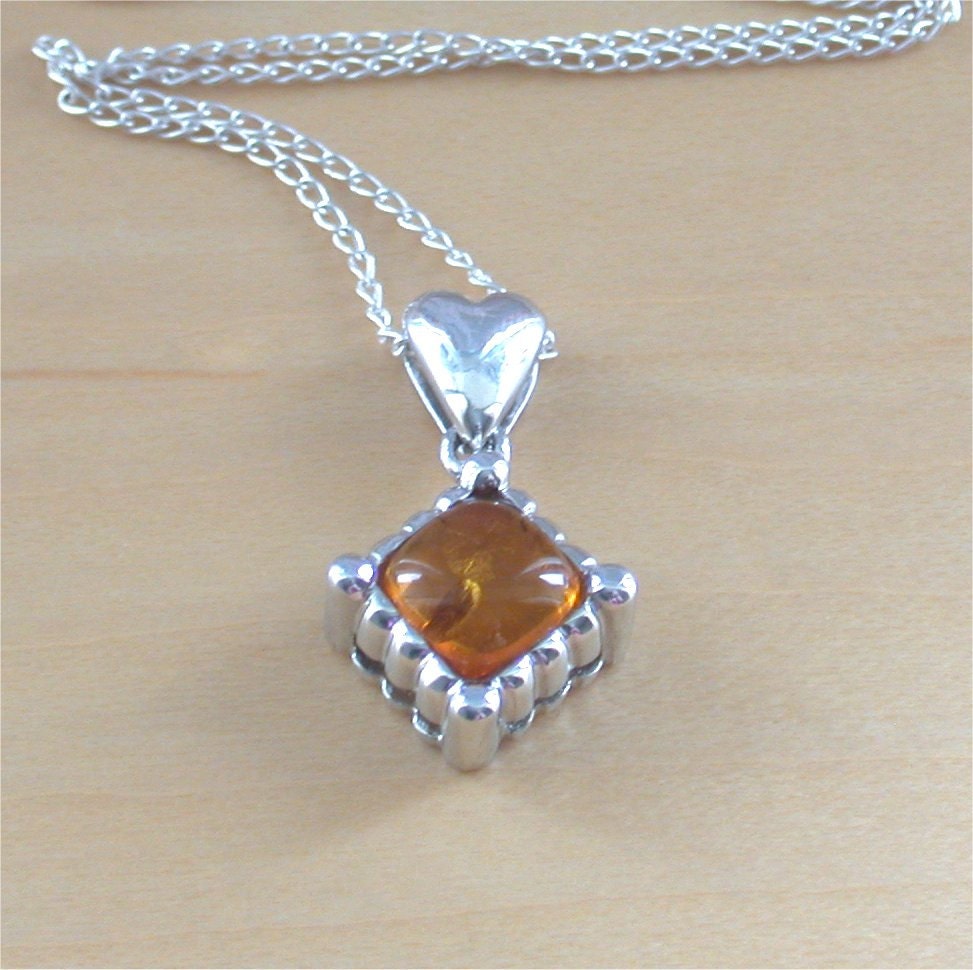 925 Amber Heart Pendant & 18 Silver Chain/Amber Heart