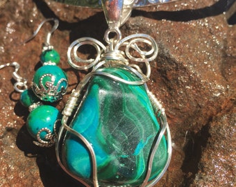 Malachite agate wire wrapped pendant
