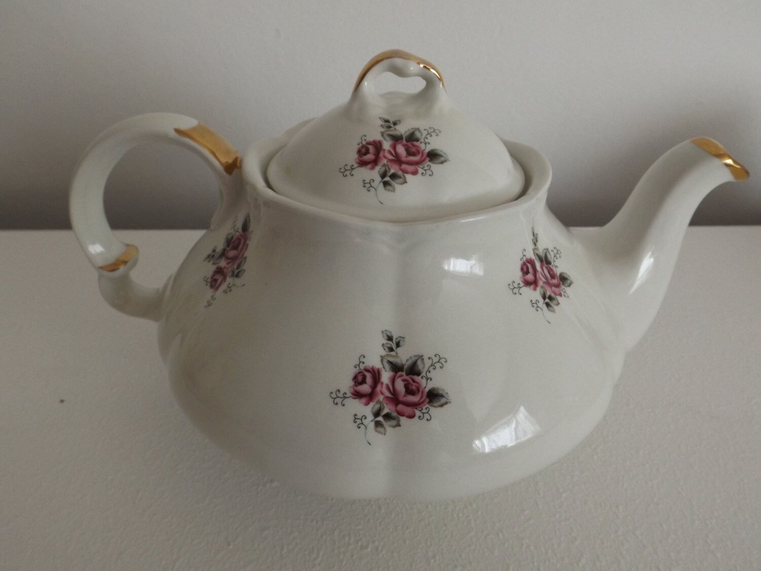 Vintage Porcelain Teapot Vintage Ellgreave England Bone China