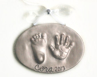 Kids & Baby Handprint and Footprint in Ceramic - Personalized Baby and Toddler Gift - Gift for Mom and Dad - Baby Ornament