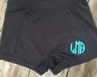DIY Iron-On Monogram | Heat Transfer Vinyl Monogram |