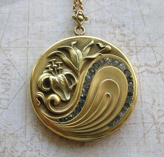 Large Art Nouveau Locket Necklace