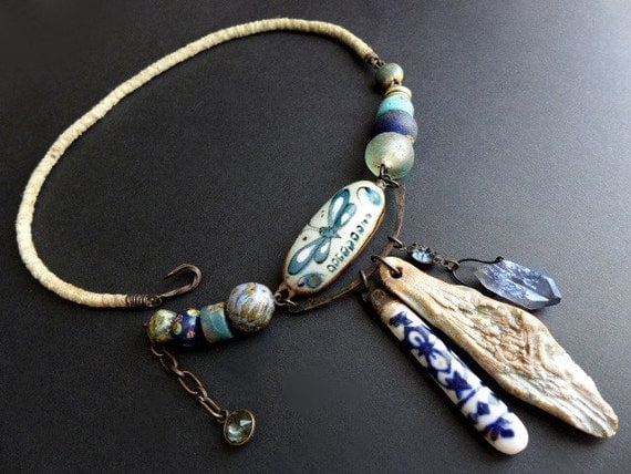 La Gaudière. Rustic blue folk choker necklace.