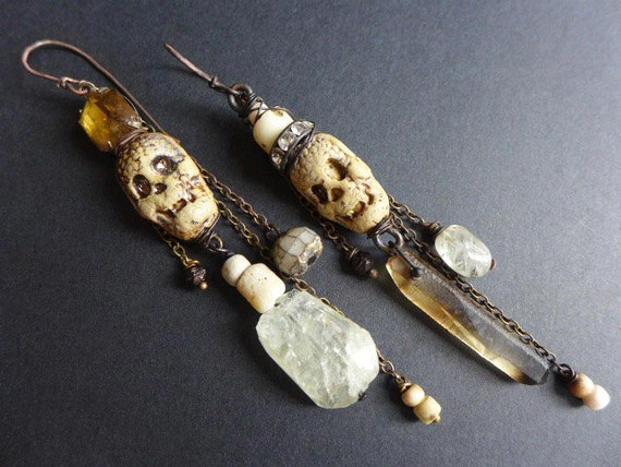 Alimento Mori. Rustic assemblage earrings with skulls, neutral grey and ivory cream.