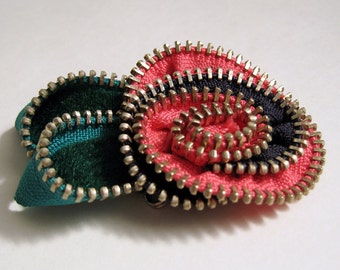 Pink Flower Zipper Pin with Leave