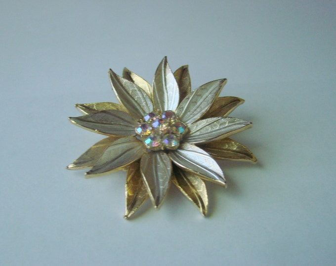 Aurora Borealis Rhinestone Floral Enamel Brooch / Chrysanthemum / 60s Vintage / Jewelry / Jewellery
