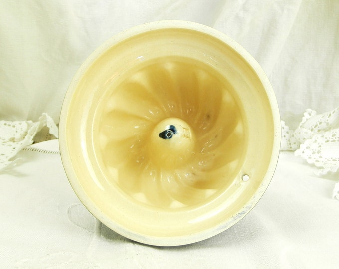 Small Vintage French Ceramic Kougelhopf Mold / French Country Decor / Farmhouse / Retro Vintage Home Interior / Kitchenalia / Kitchenware Small Vintage French Ceramic Kougelhopf Mold / French Country Decor / Farmhouse / Retro Vintage Home Interior / Kitchenalia / Kitchenware