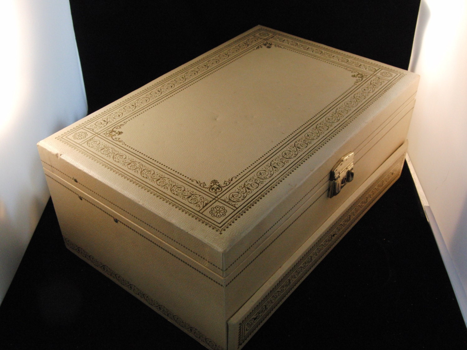 Vintage white jewelry box