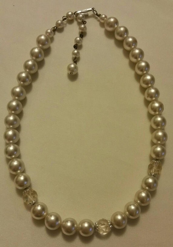 Faux Pearl Necklace circa 1950s by MyLovelyJunqueShop on Etsy