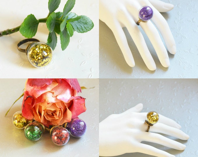 GLITTER // The dimensionless ring of metal brass with a sphere of glass // 2015 Best Trends // Gold, Green, Red, Purple // Magic Time //