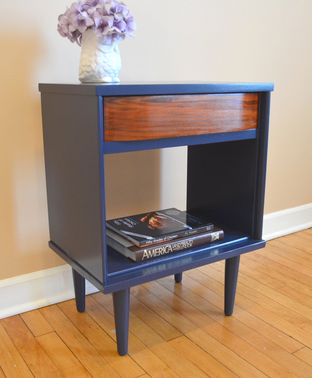 Vintage Mid Century Modern Navy Side/Bedside/End/Accent Table with