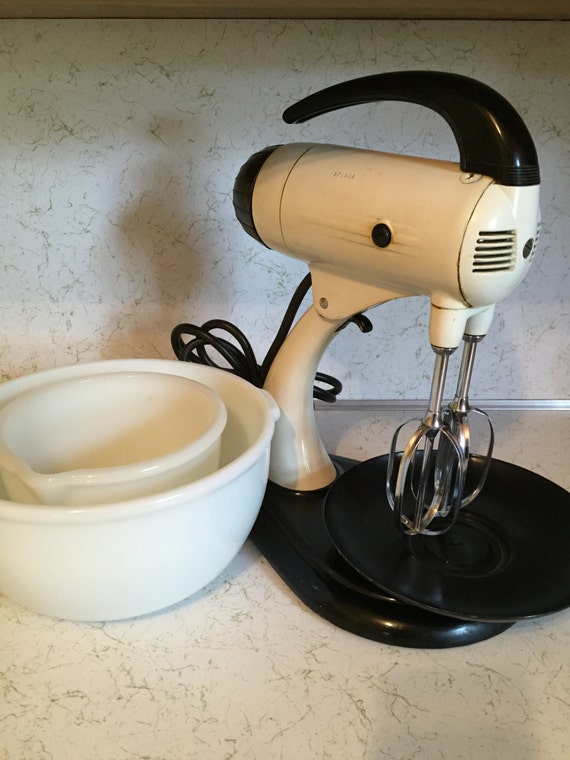 PROFESSIONALLY SERVICED And TUNED Sunbeam Automatic Mixmaster