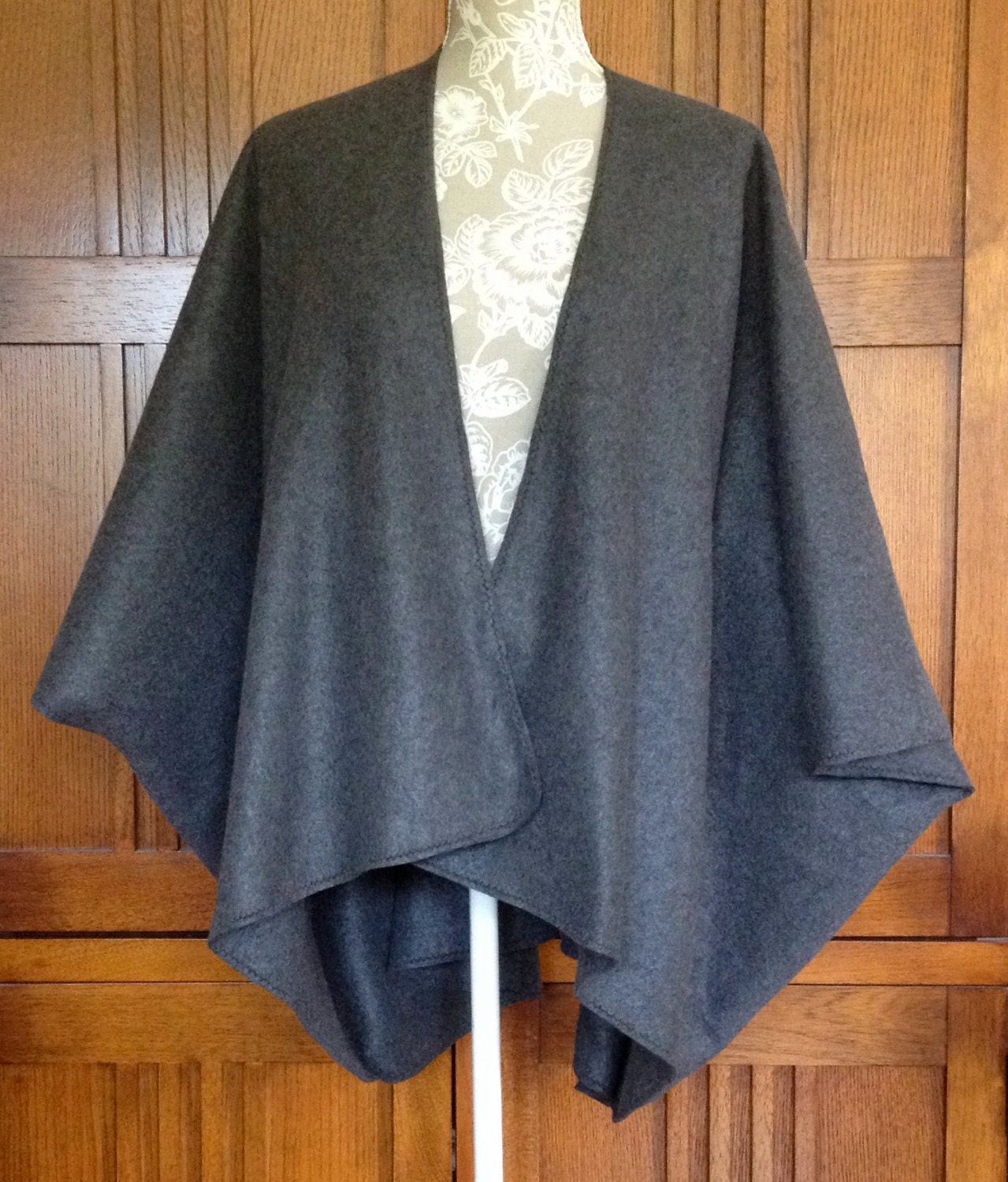 Fleece Shawl Wrap Ruana Kimono Sleeve Misses L/XL Charcoal