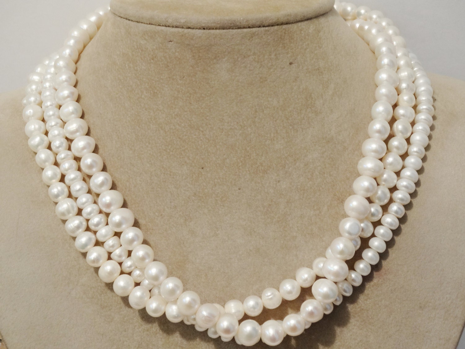 Free Shipping Vintage Sterling Three Strand Pearl Necklace. – Haute Juice