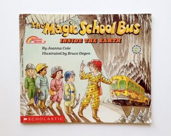 The Magic School Bus Inside the Earth by SCHOLASTIC BOOKS