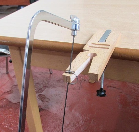 Jig for cutting slots in wood