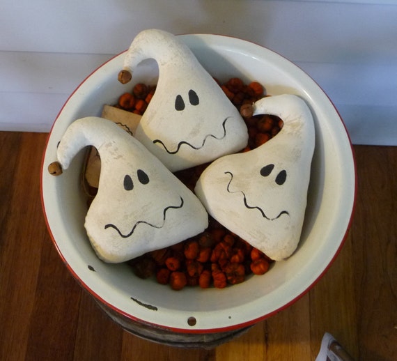 Primitive Halloween ghost bowl filler tuck ornies