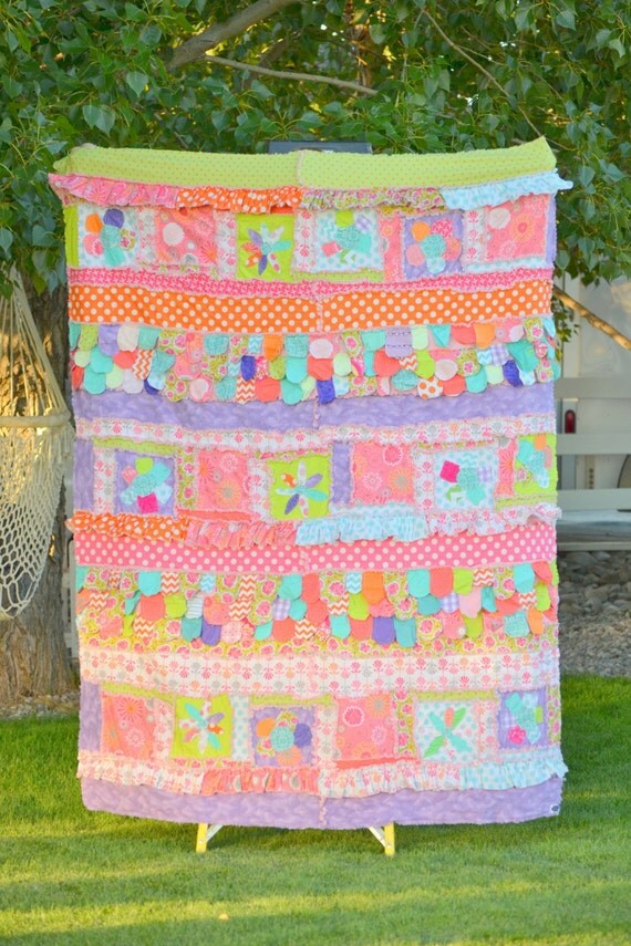 Flower Applique Twin Size Rag Quilt Cottage by avisiontoremember