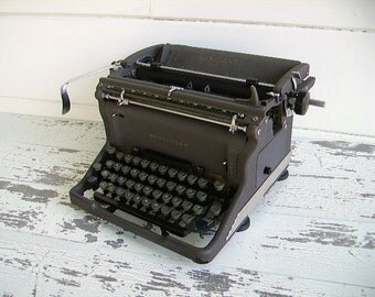 Underwood Rhythm Touch Typewriter ~ Vintage 1950s