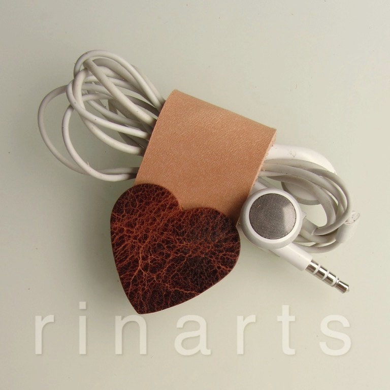 Earbuds cord keeper / earphone / headphone cable by RinartsAtelier