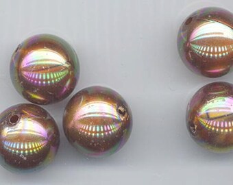 Five dazzling vintage lucite beads - coppery brown with magnificent iridescence - 17.7 mm