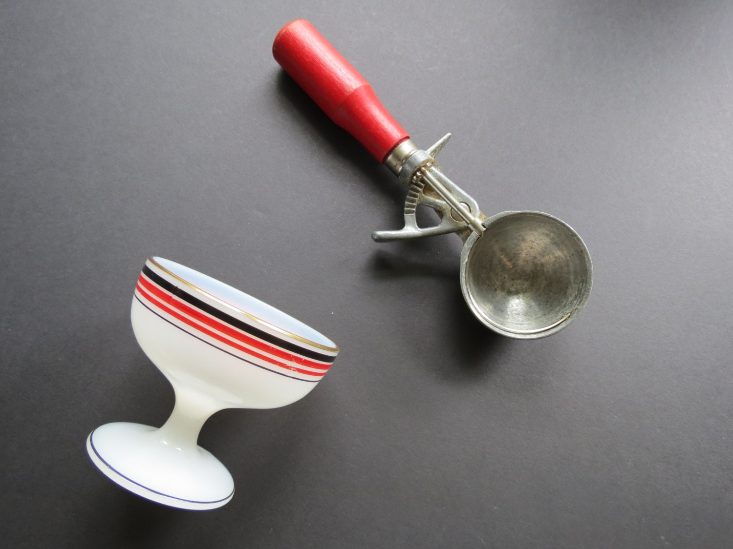 Vintage Ice Cream Scoop // Red Painted Wooden Handle Ice Cream Sherbet